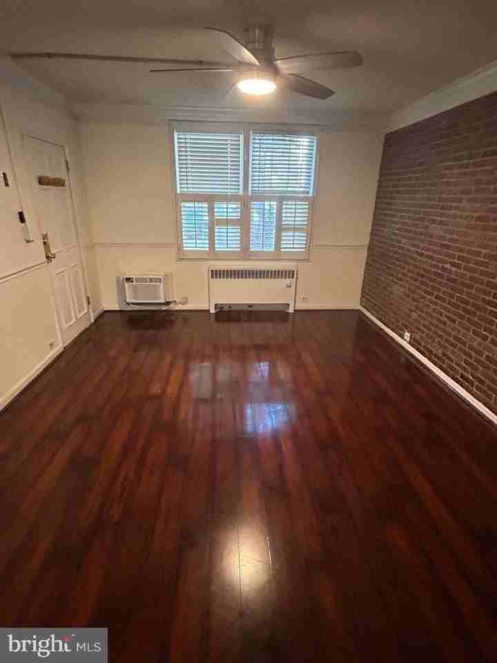 230 N Thomas St - Photo 2 of 8