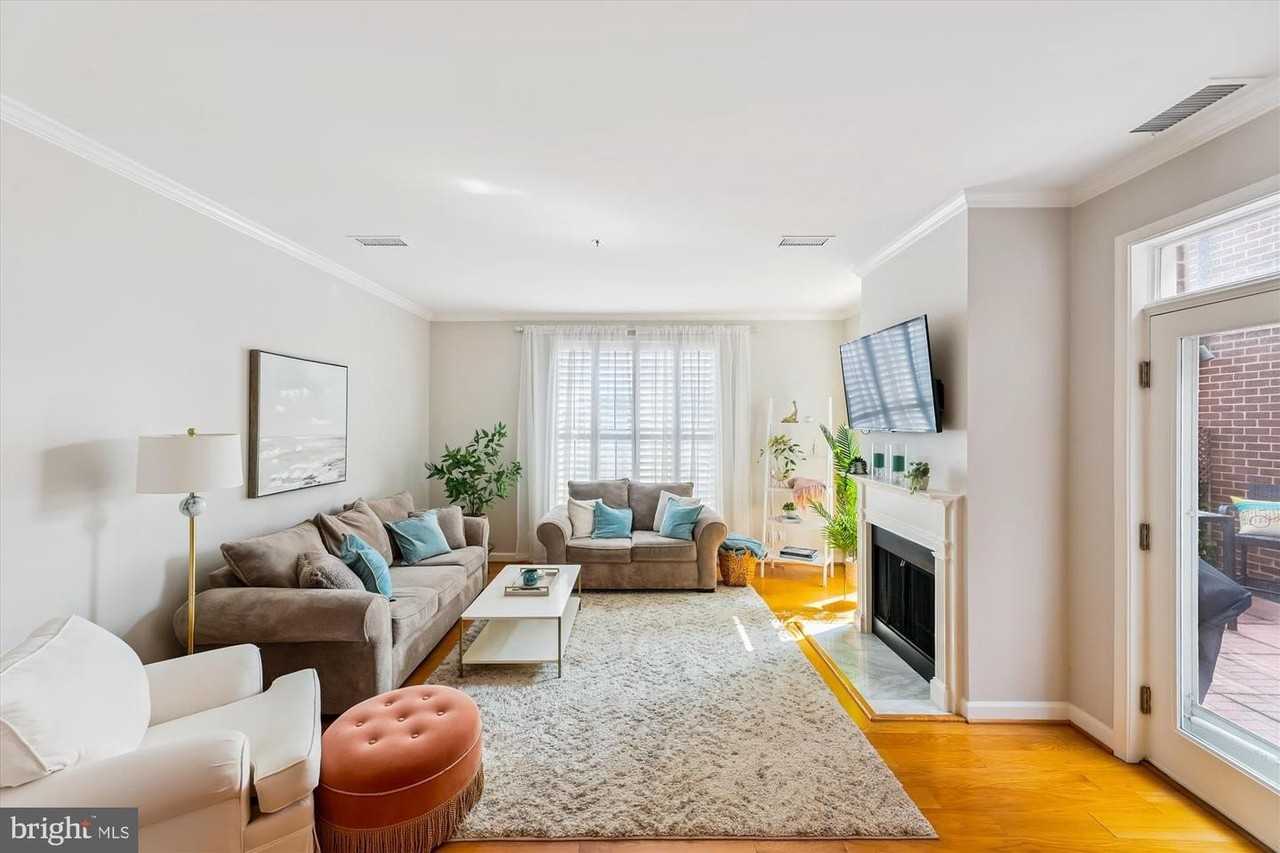 116 N Union St - Photo 5 of 47