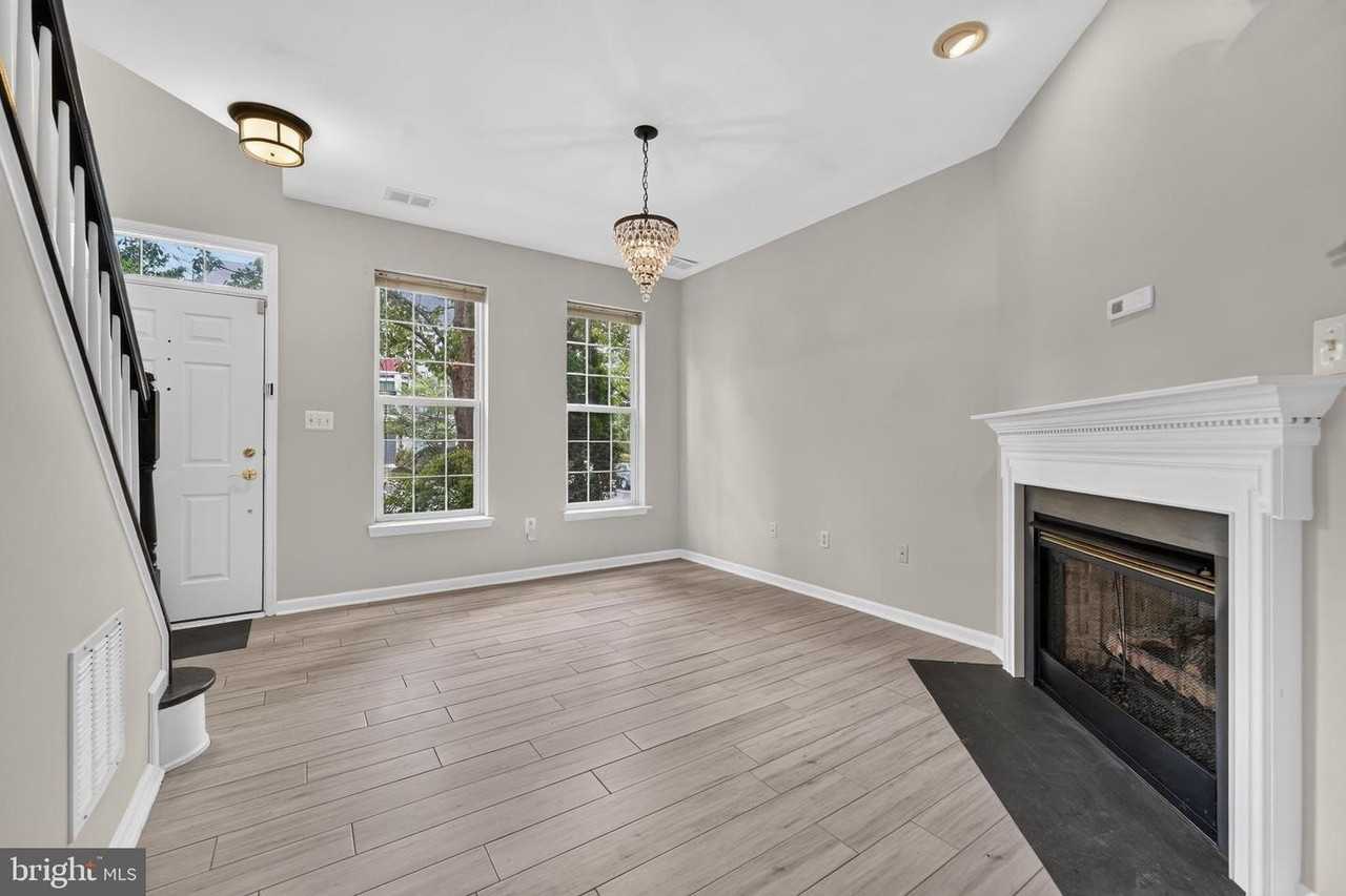 932 Harrison Cir - Photo 4 of 24