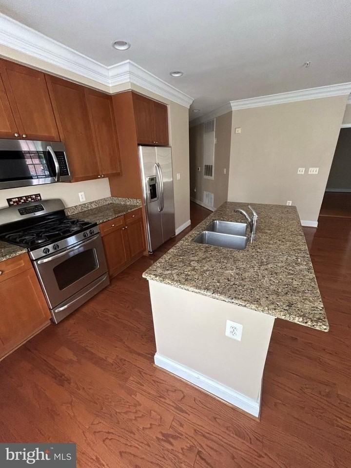 1115 Cameron St - Photo 5 of 22
