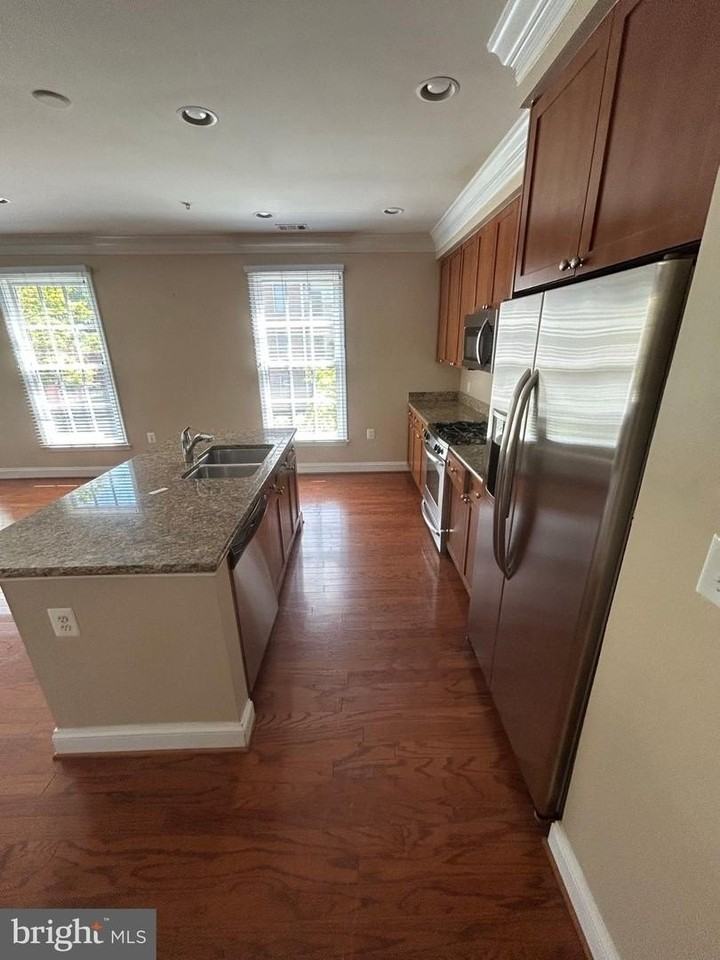 1115 Cameron St - Photo 6 of 22