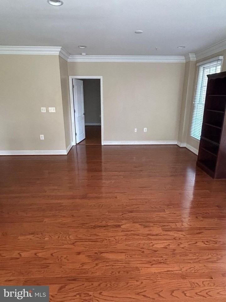 1115 Cameron St - Photo 7 of 22