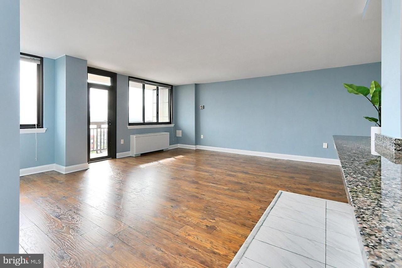 801 N Pitt St - Photo 5 of 40