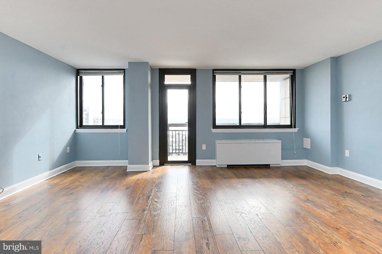 801 N Pitt St - Photo 6 of 40