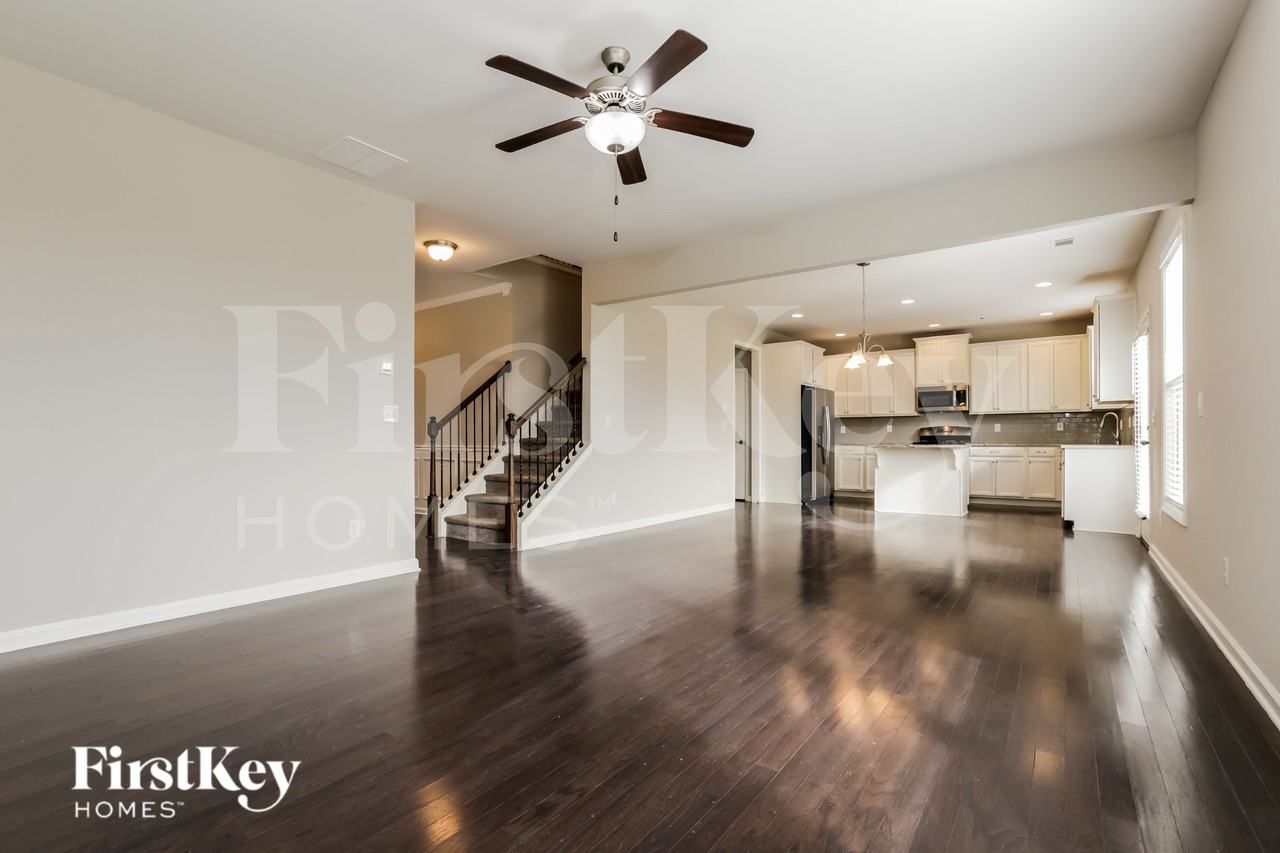 4895 Frontier Dr - Photo 2 of 15