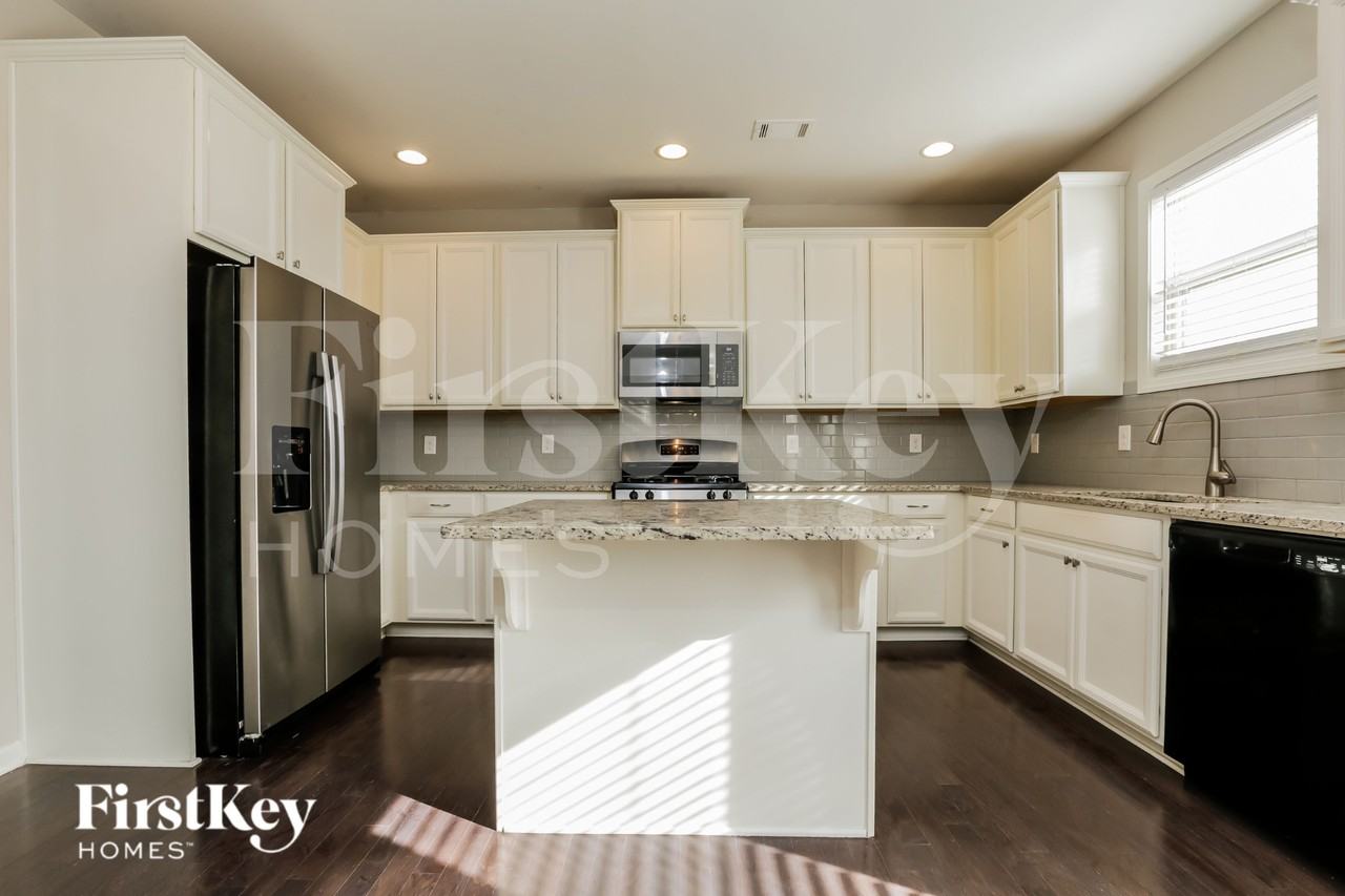 4895 Frontier Dr - Photo 6 of 15