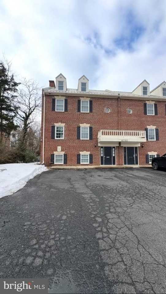 4160 Chain Bridge Rd - Photo 2 of 5
