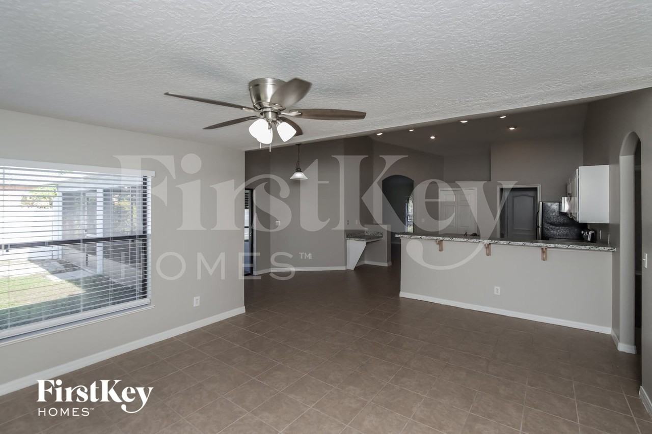 1131 Sandusky St Se - Photo 4 of 15