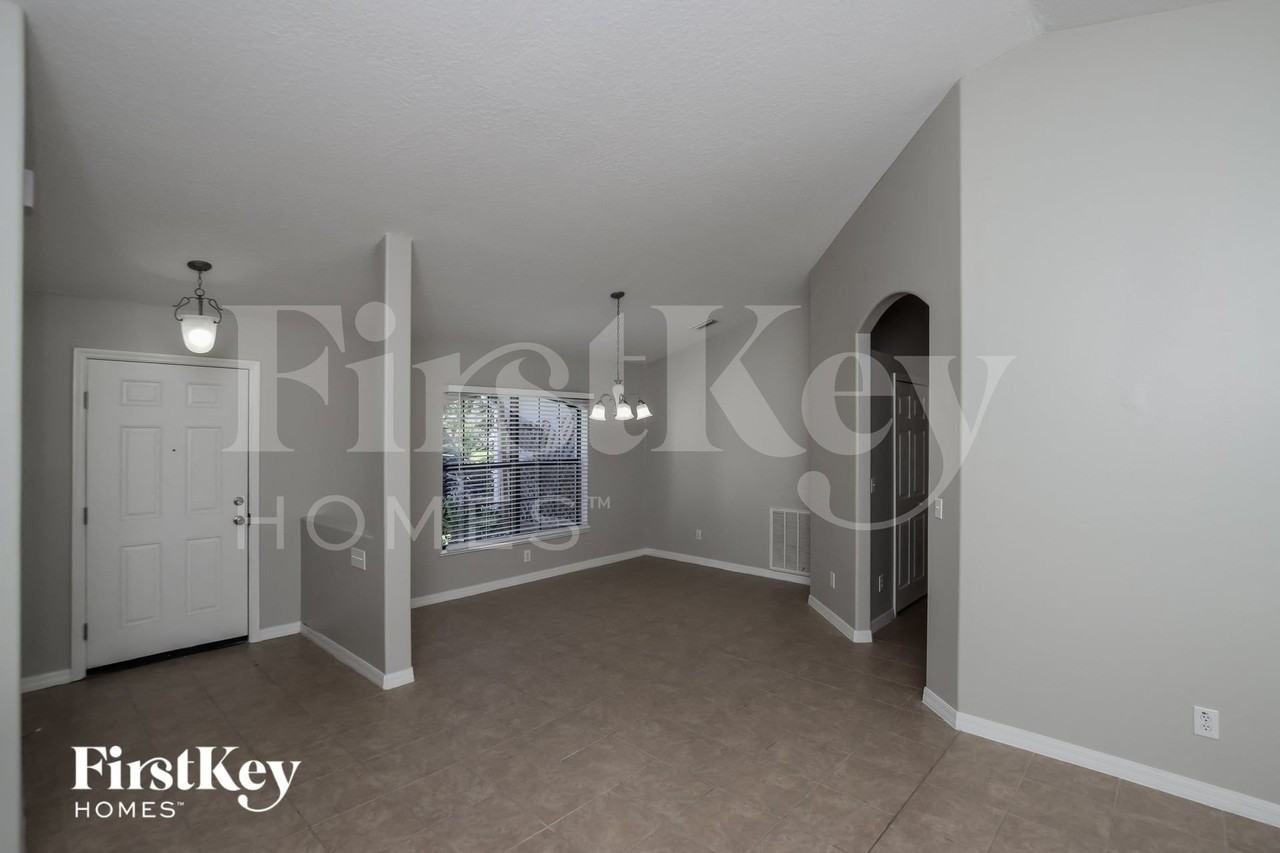 1131 Sandusky St Se - Photo 5 of 15