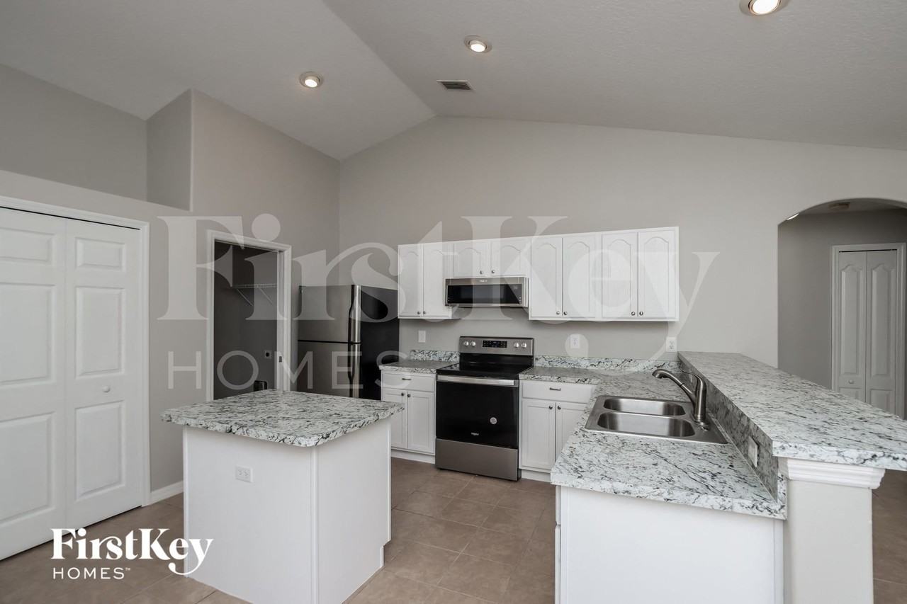 1131 Sandusky St Se - Photo 6 of 15