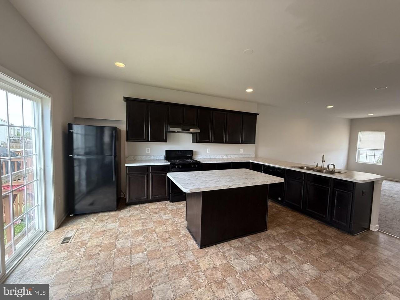 240 Parkland Dr - Photo 3 of 31