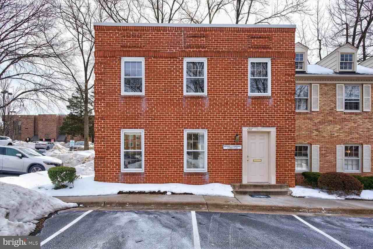 1311 Vincent Pl - Photo 2 of 14