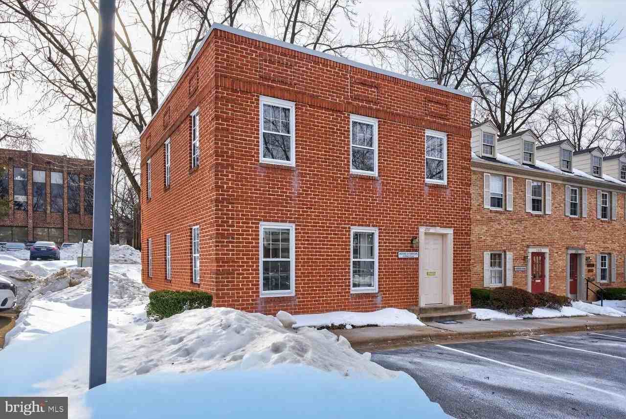 1311 Vincent Pl - Photo 3 of 14
