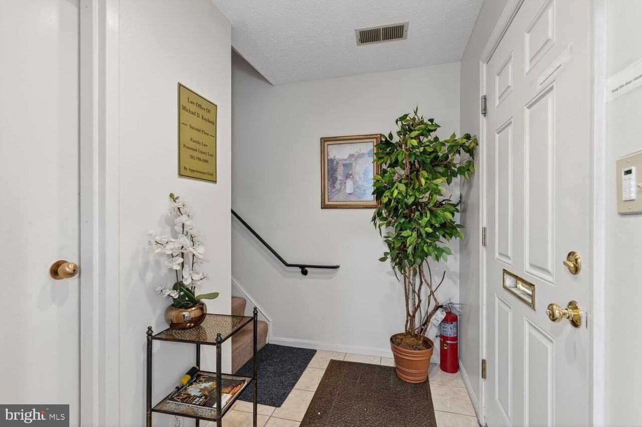 1311 Vincent Pl - Photo 4 of 14