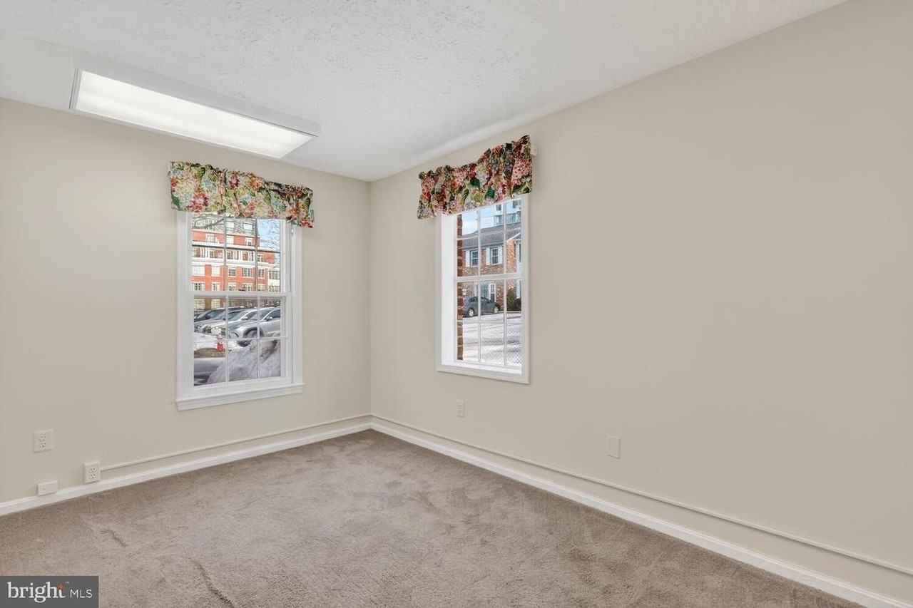 1311 Vincent Pl - Photo 6 of 14