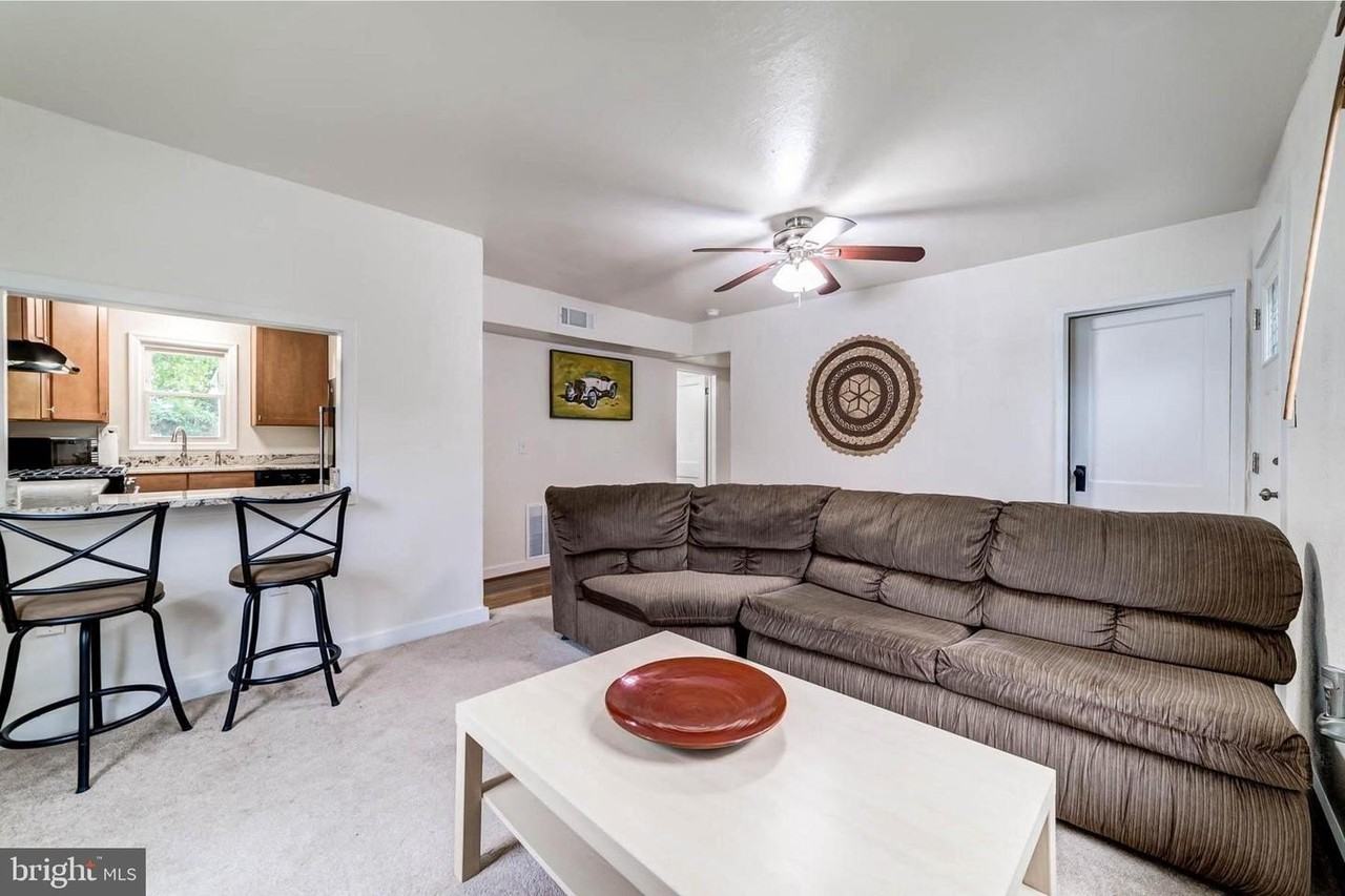 2425 Fort Dr - Photo 4 of 21