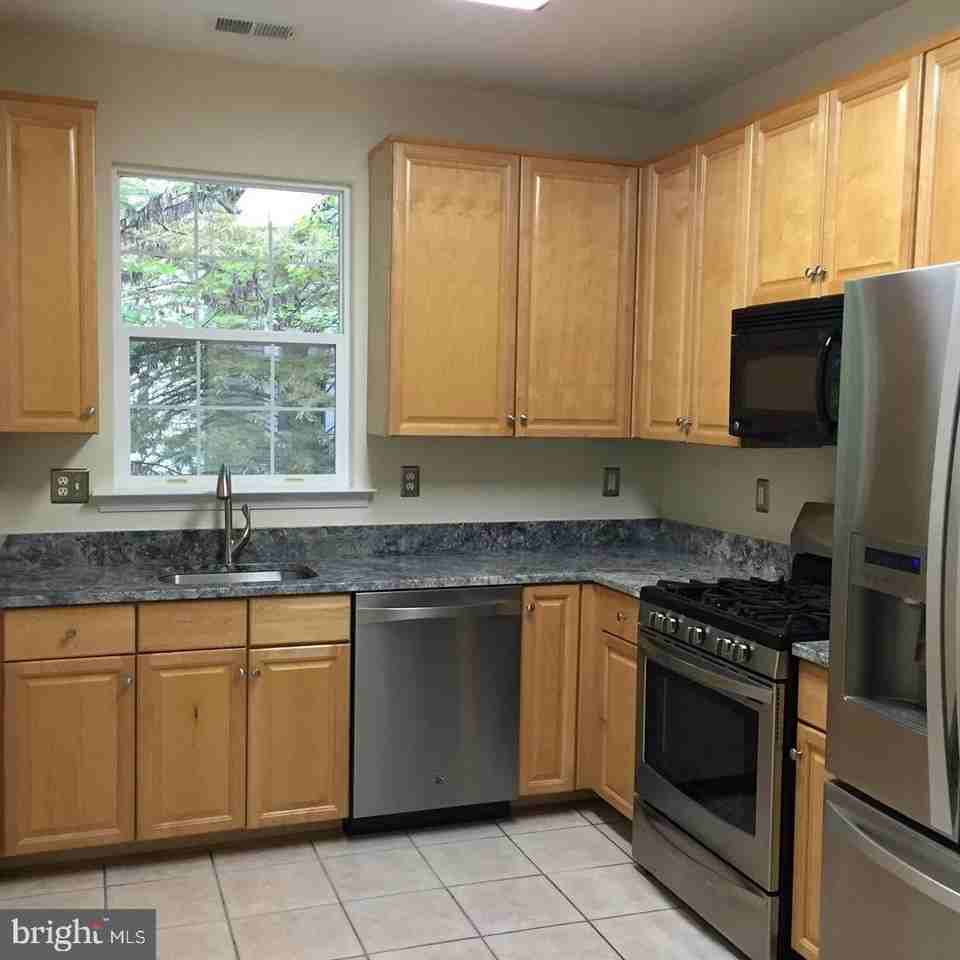 11402 Gate Hill Pl Unit E - Photo 4 of 18