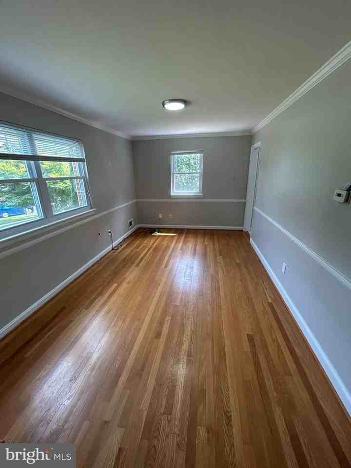 1828 Youngblood St - Photo 2 of 21