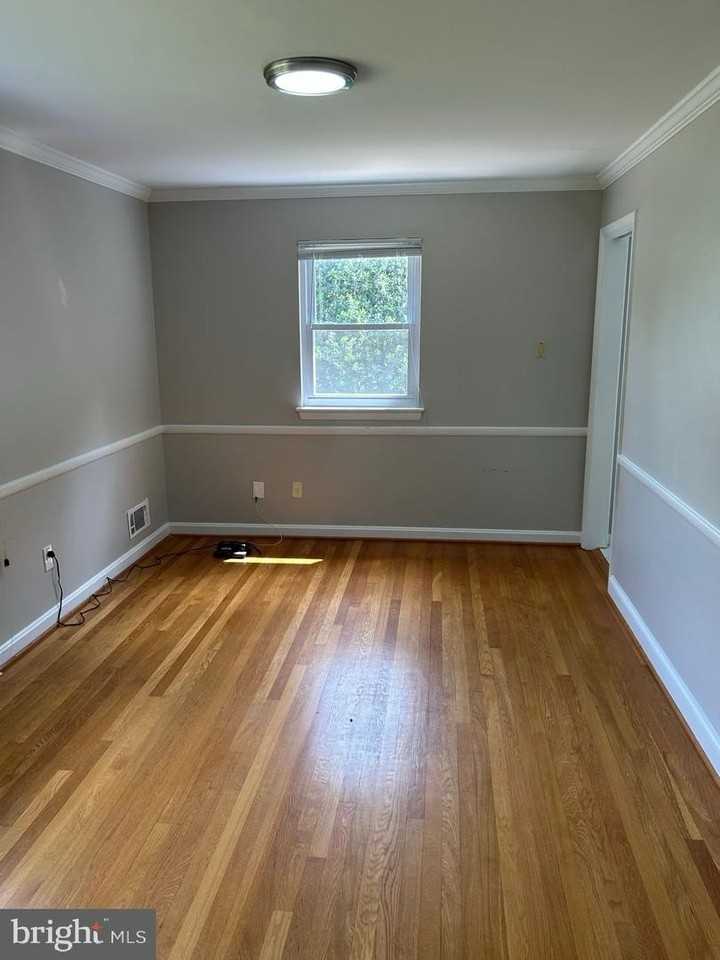 1828 Youngblood St - Photo 3 of 21