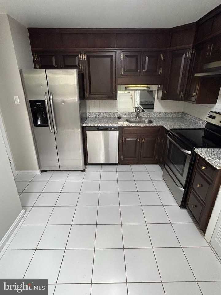 1828 Youngblood St - Photo 5 of 21