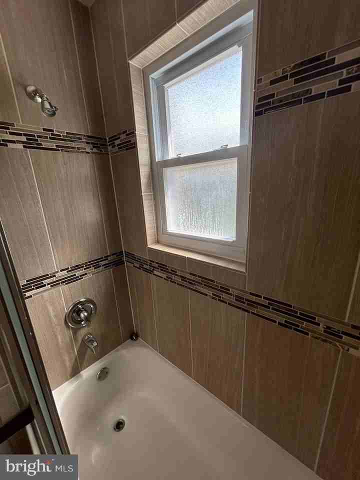 1828 Youngblood St - Photo 7 of 21