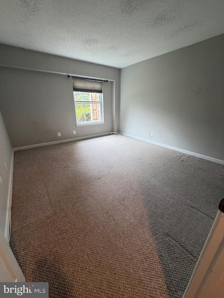 7640 Tremayne Pl - Photo 4 of 19