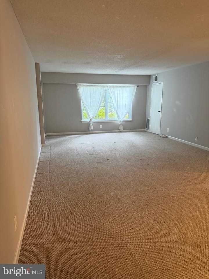 7640 Tremayne Pl - Photo 3 of 19