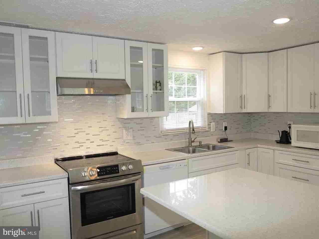 8406 Woodford Ct - Photo 2 of 47