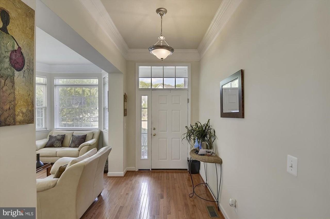 6087 Piney Woods Ct - Photo 2 of 29