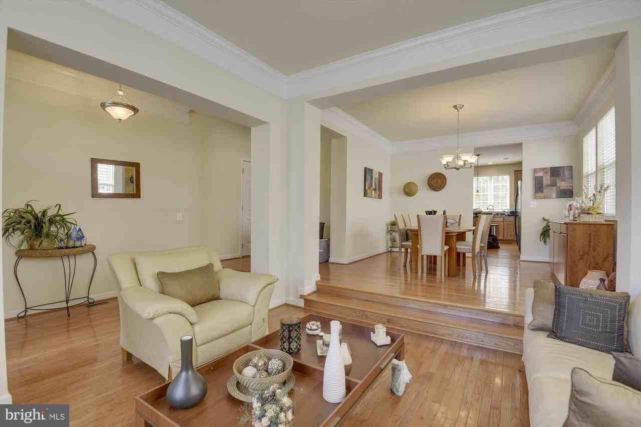 6087 Piney Woods Ct - Photo 3 of 29
