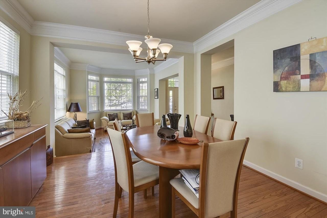 6087 Piney Woods Ct - Photo 5 of 29