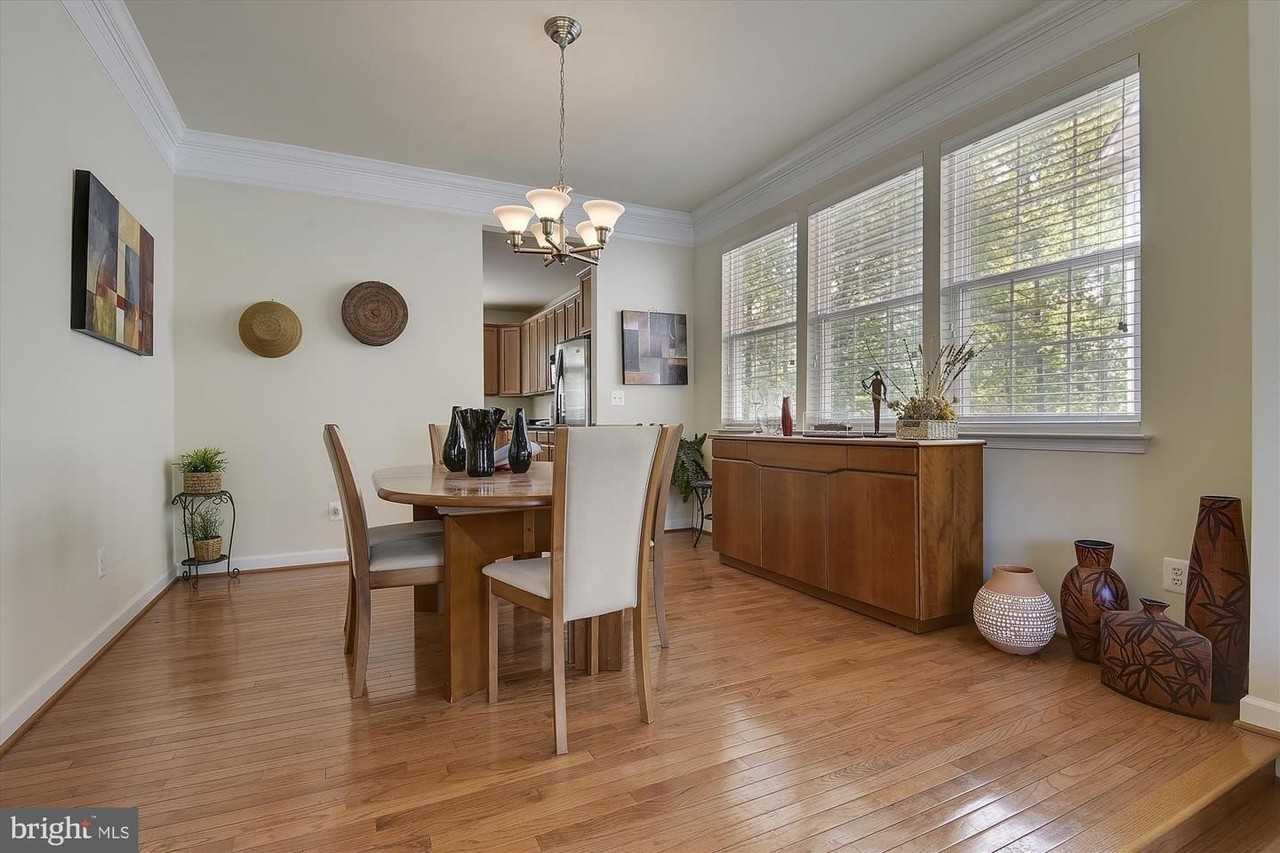 6087 Piney Woods Ct - Photo 6 of 29