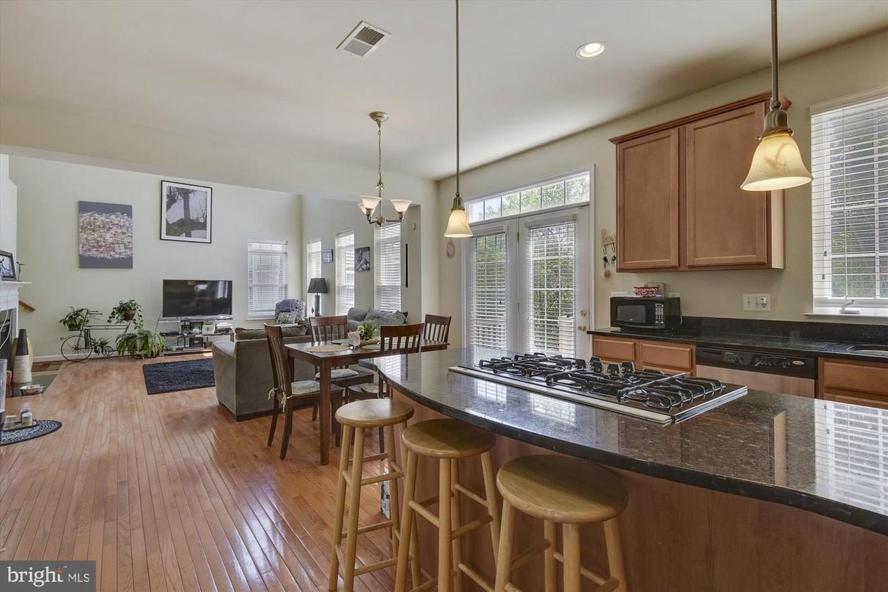6087 Piney Woods Ct - Photo 7 of 29