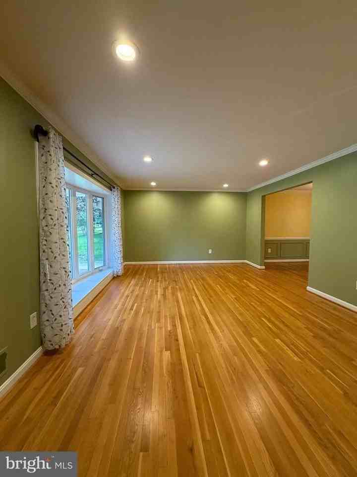 9802 Haviland Ct - Photo 4 of 20