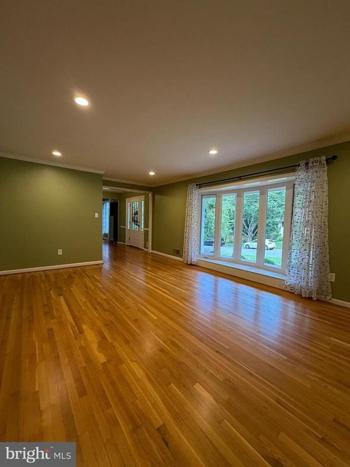 9802 Haviland Ct - Photo 5 of 20