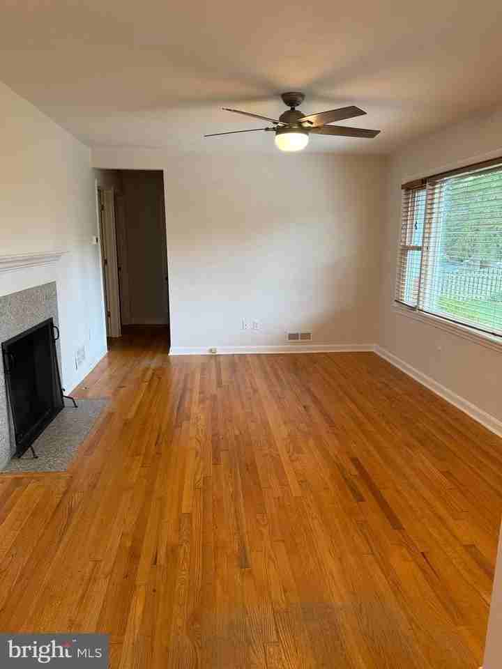 7915 Fairfax Rd - Photo 2 of 19