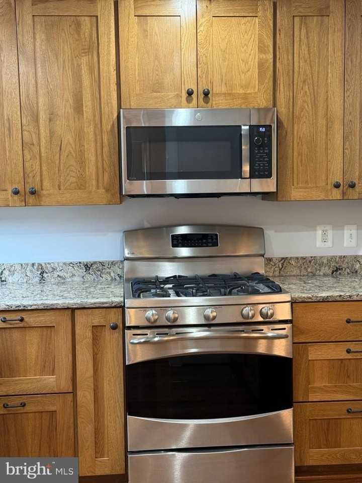 7915 Fairfax Rd - Photo 4 of 19