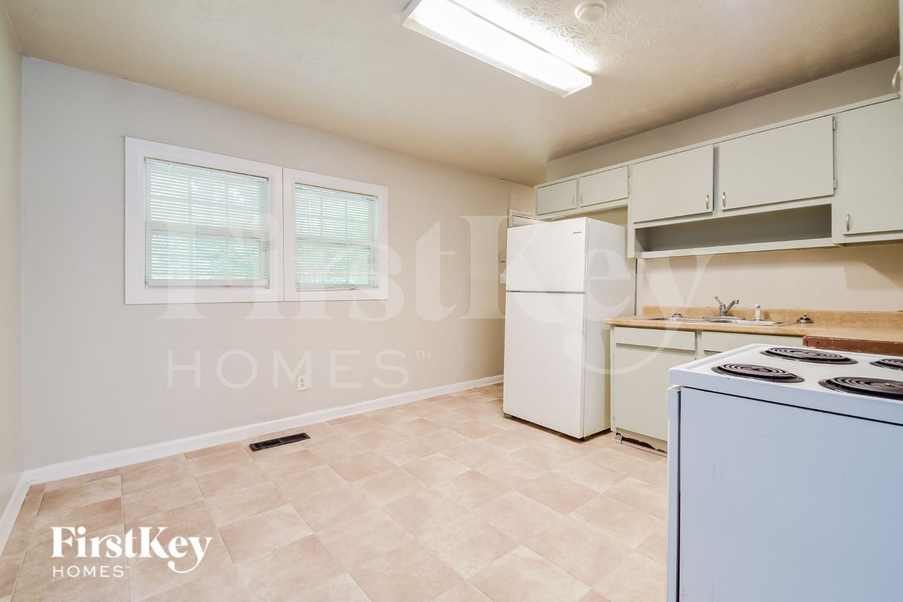 8277 Dunellen Ln - Photo 5 of 17