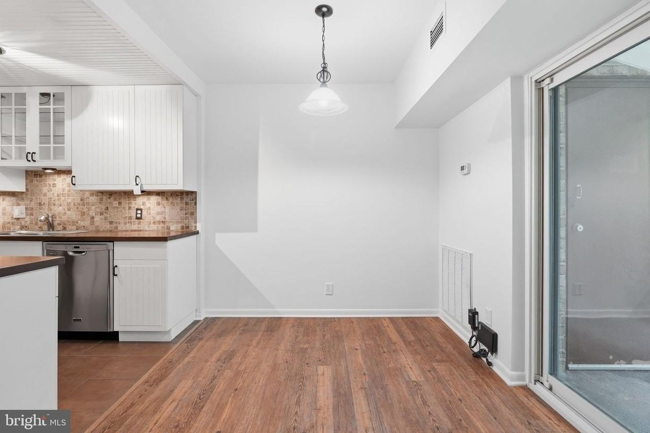 11619 Stoneview Sq - Photo 7 of 50