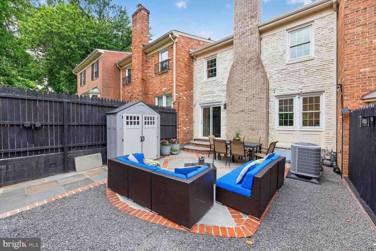 7426 Hallcrest Dr - Photo 4 of 34