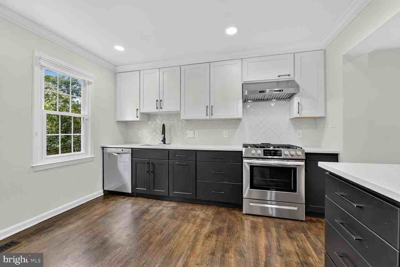 7426 Hallcrest Dr - Photo 6 of 34