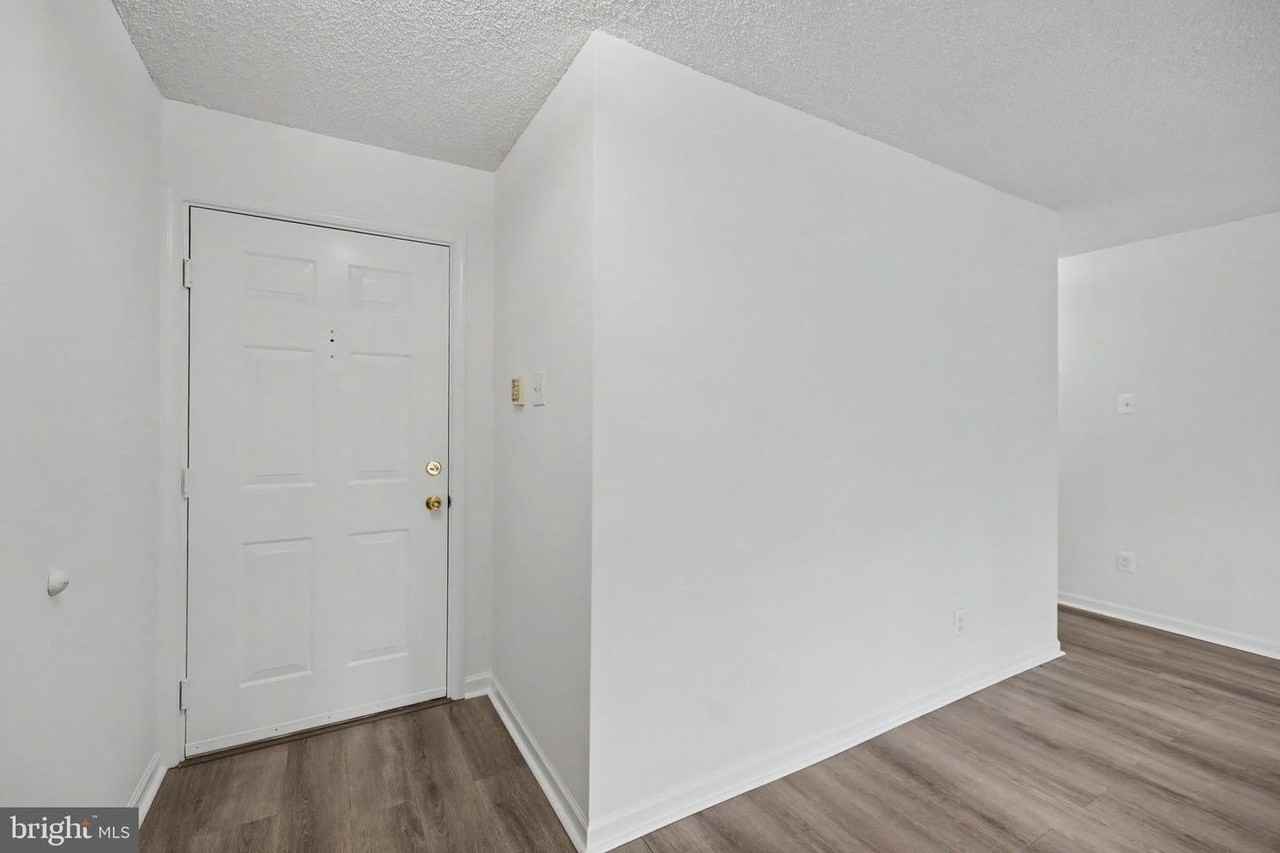12102 Green Leaf Ct - Photo 3 of 24