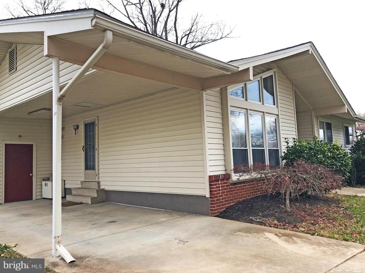 8331 Wesleyan St - Photo 2 of 9