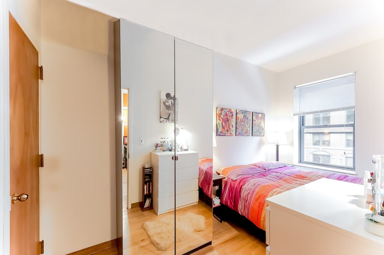 406 Lexington Ave 53FG - Photo 2 of 3