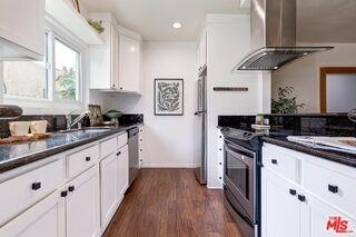 1337 Berkeley St #7 - Photo 4 of 8