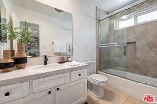 1337 Berkeley St #7 - Photo 7 of 8