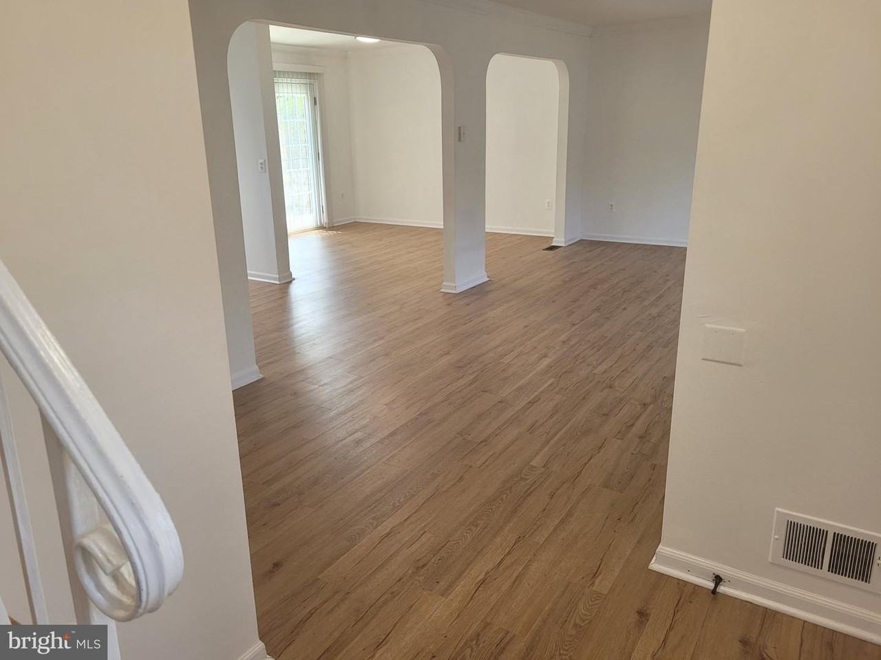 6818 Rolling Rd - Photo 3 of 40