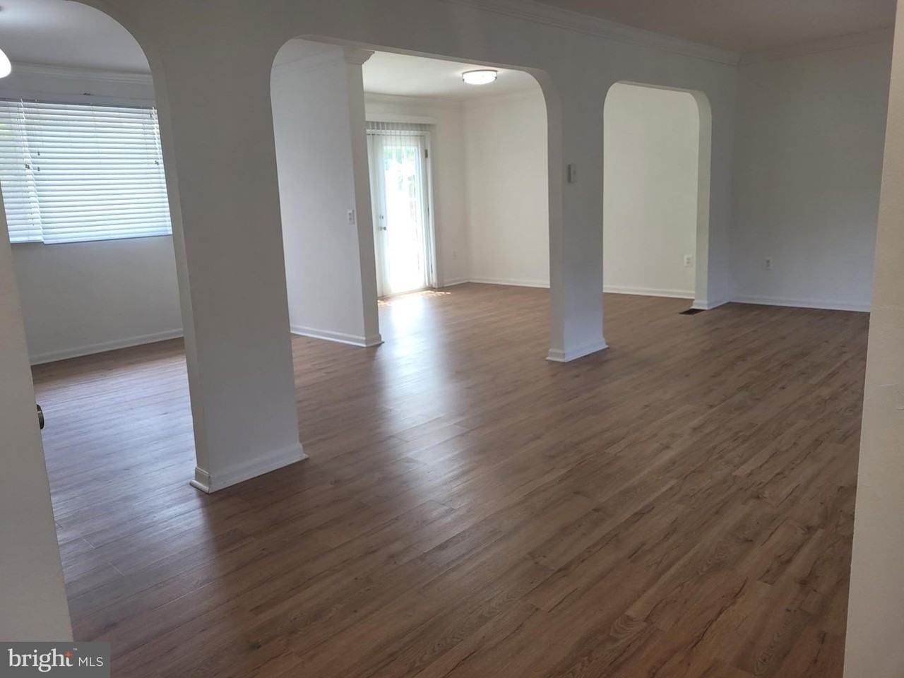 6818 Rolling Rd - Photo 4 of 40