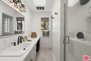 8300 Creighton Ave - Photo 5 of 6