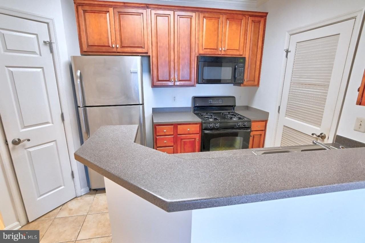21216 Mcfadden Sq - Photo 2 of 50